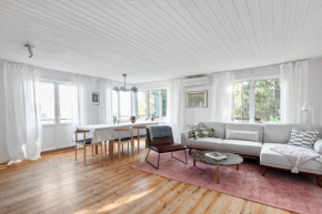 Peaceful family home with indoor fireplace Åkersberga